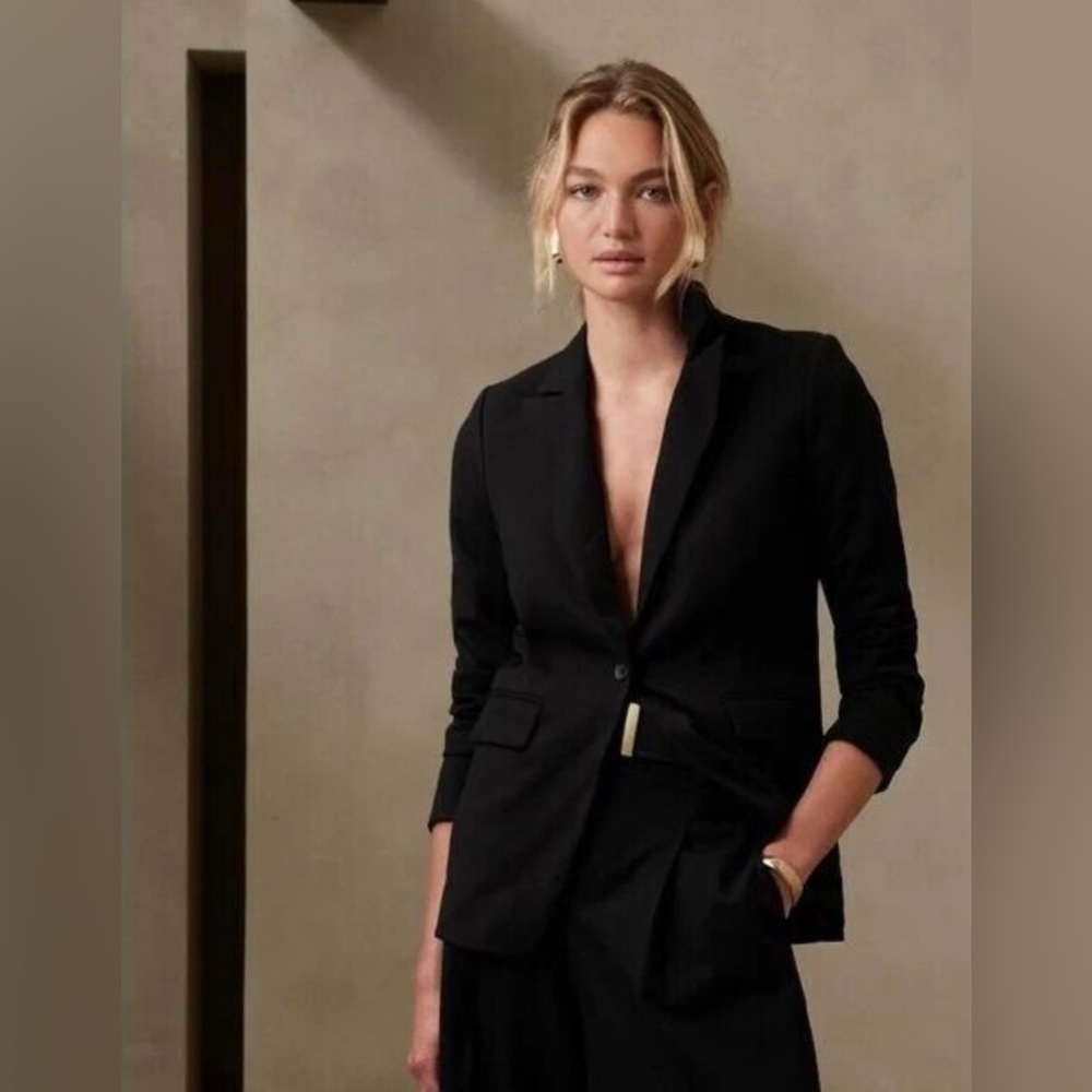 NWT! Banana Republic Women’s long and Lean Brushed Blazer - Multiple 💙